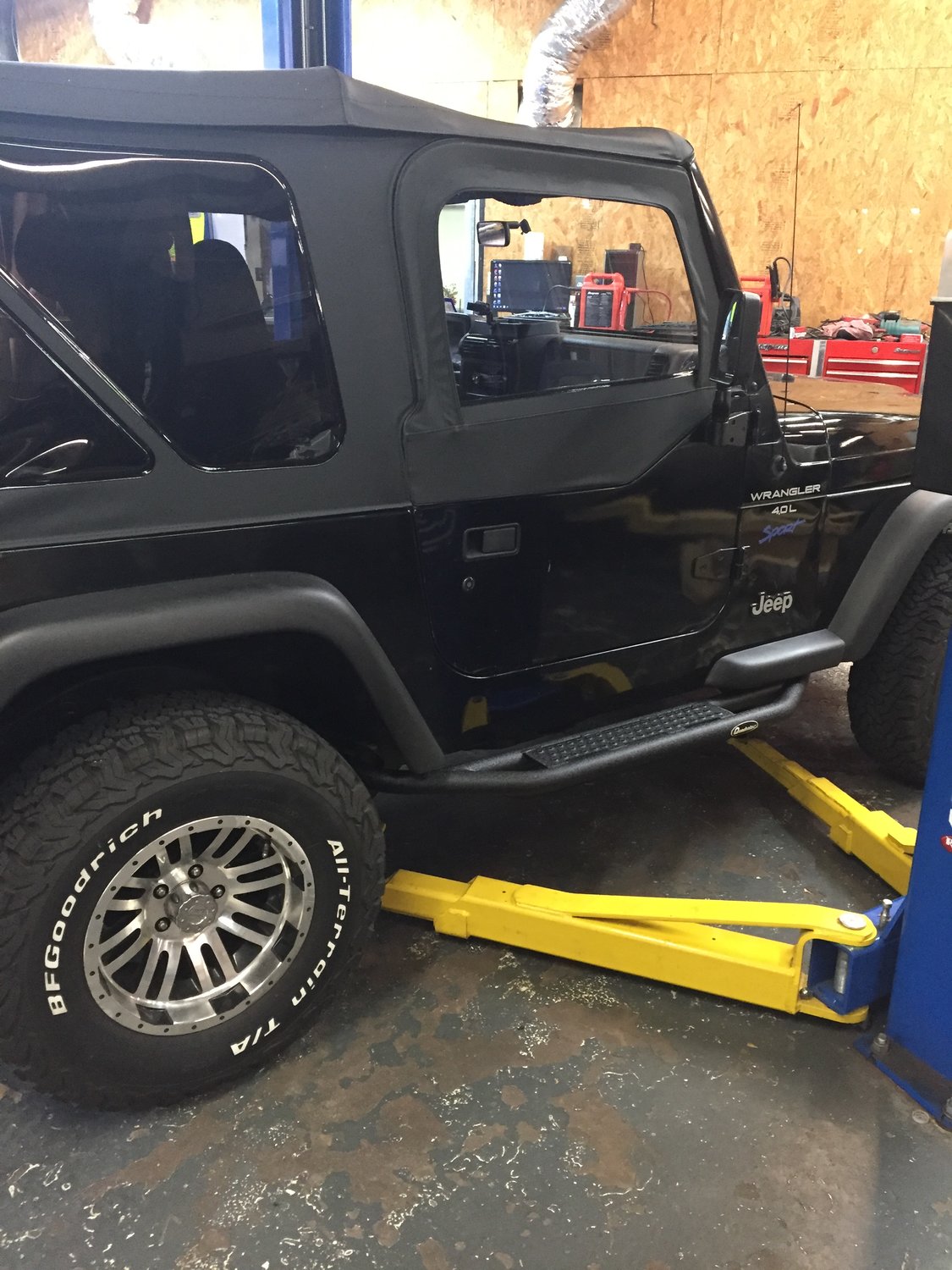 Quadratec Qrc Side Armor With Step For 87 06 Jeep Wrangler